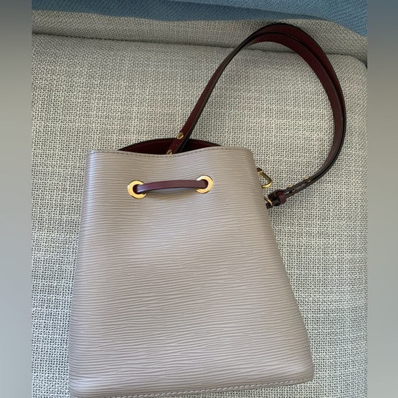 Guaranteed Authentic Louis Vuitton NeoNoe BB in Rose - Excellent Condition - Picture 7 of 8